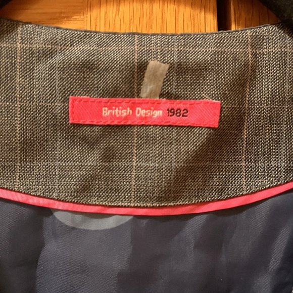 3/$30 - Grey vest size 10 - Picture 5 of 7